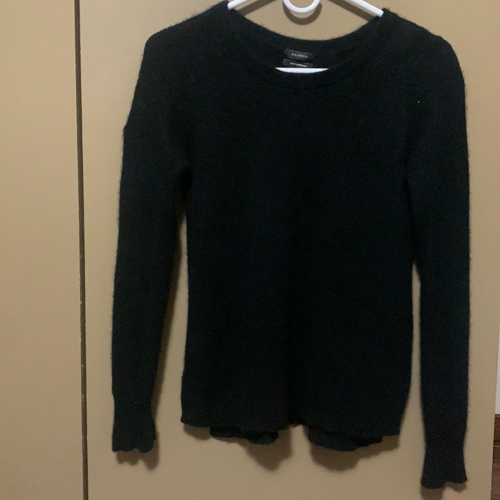 Halogen 100% cashmere sweater in black